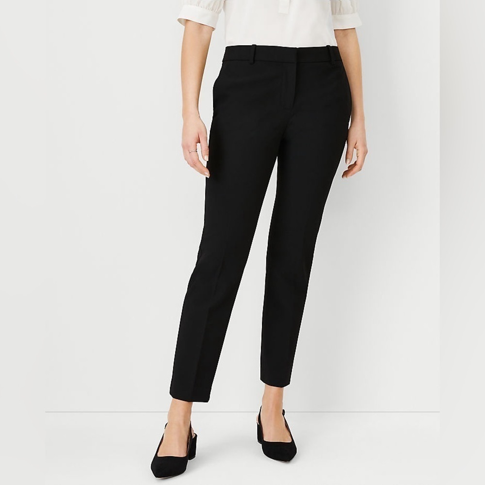 BAG395. Ann Taylor Pleated Black Pant Size 4 • Waist 16 • Inseam 30 • 10” rise